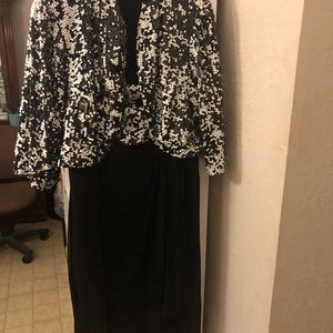 2 pc black:white dress. Used but in great shape